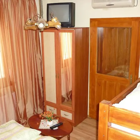 Almos Vendeghaz Gasthof *